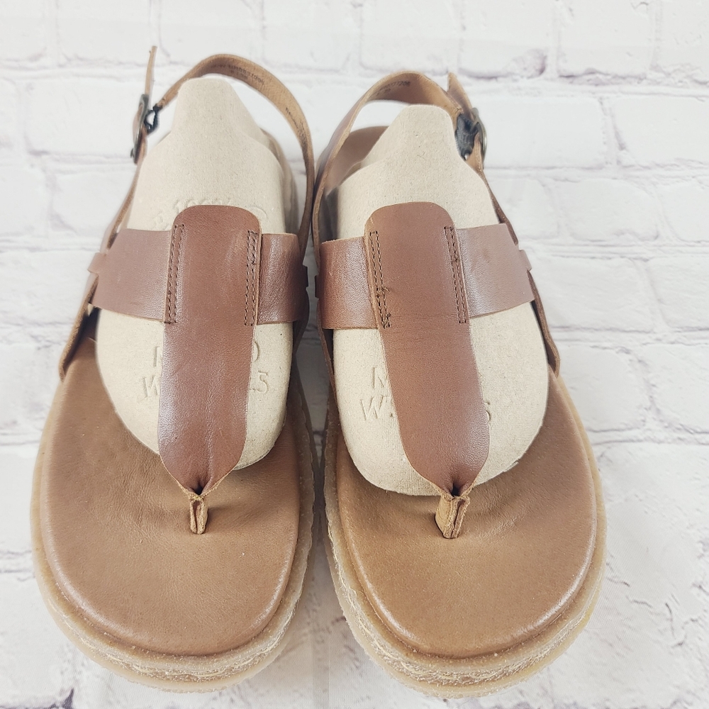 Born Tan Leather Thong Sandals - size 8 - Picture 2 of 10